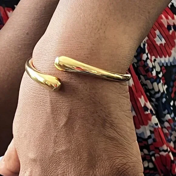 Neiman Marcus Adjustable 18K Gold Plated Chunky Open Bangle Gold Cuff Br… - Picture 4 of 5